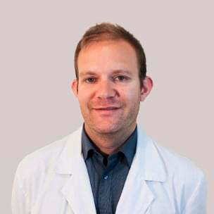 Dr. Iván Ortega, médico de la espalda
